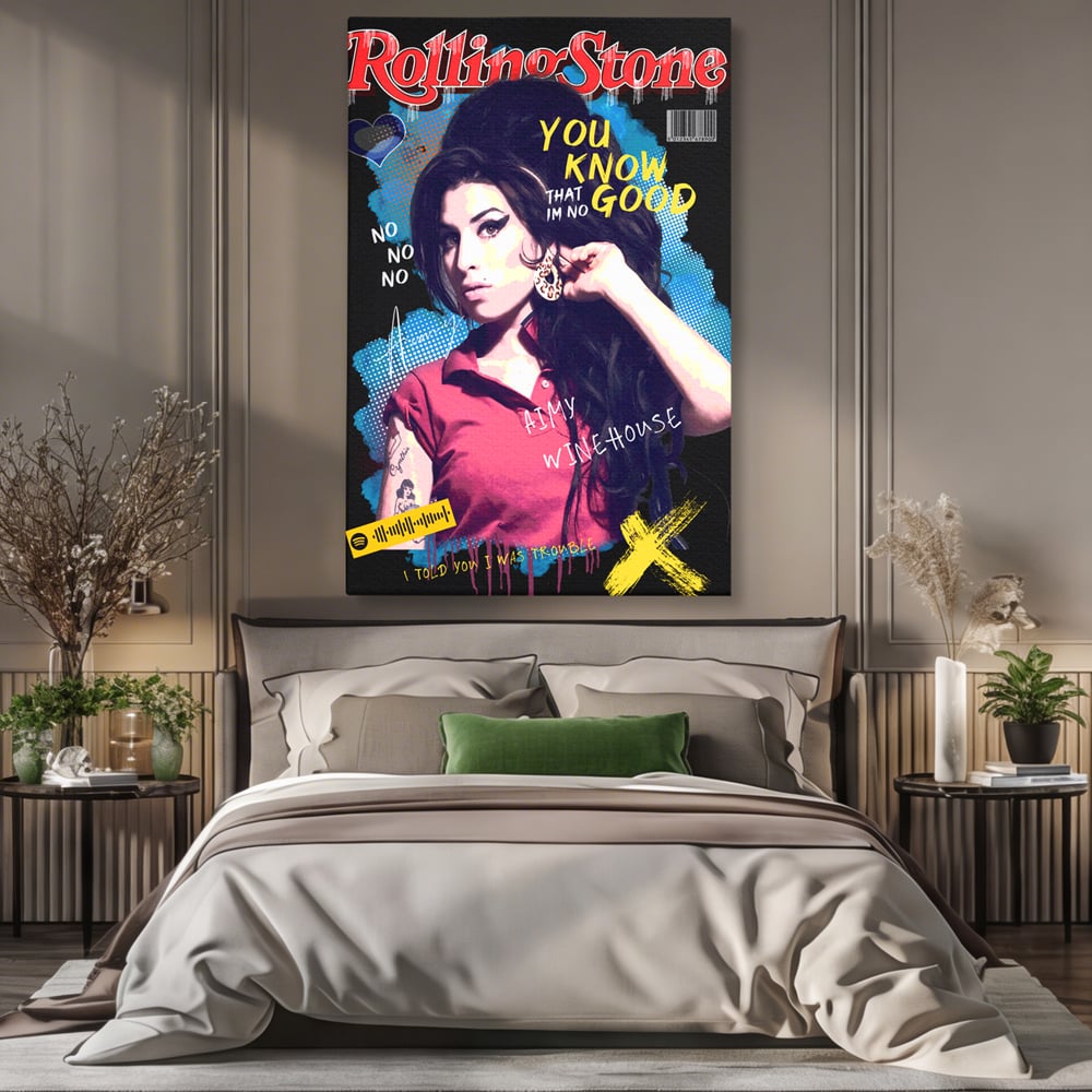 Tablou canvas cu tablou canvas cu amy winehouse pe coperta rolling stone, fara rama, pe sasiu de lemn, pe perete intr-un dormitor
